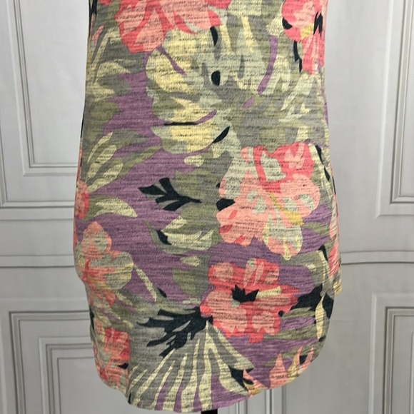 Floral top 🖤 - Picture 9 of 11